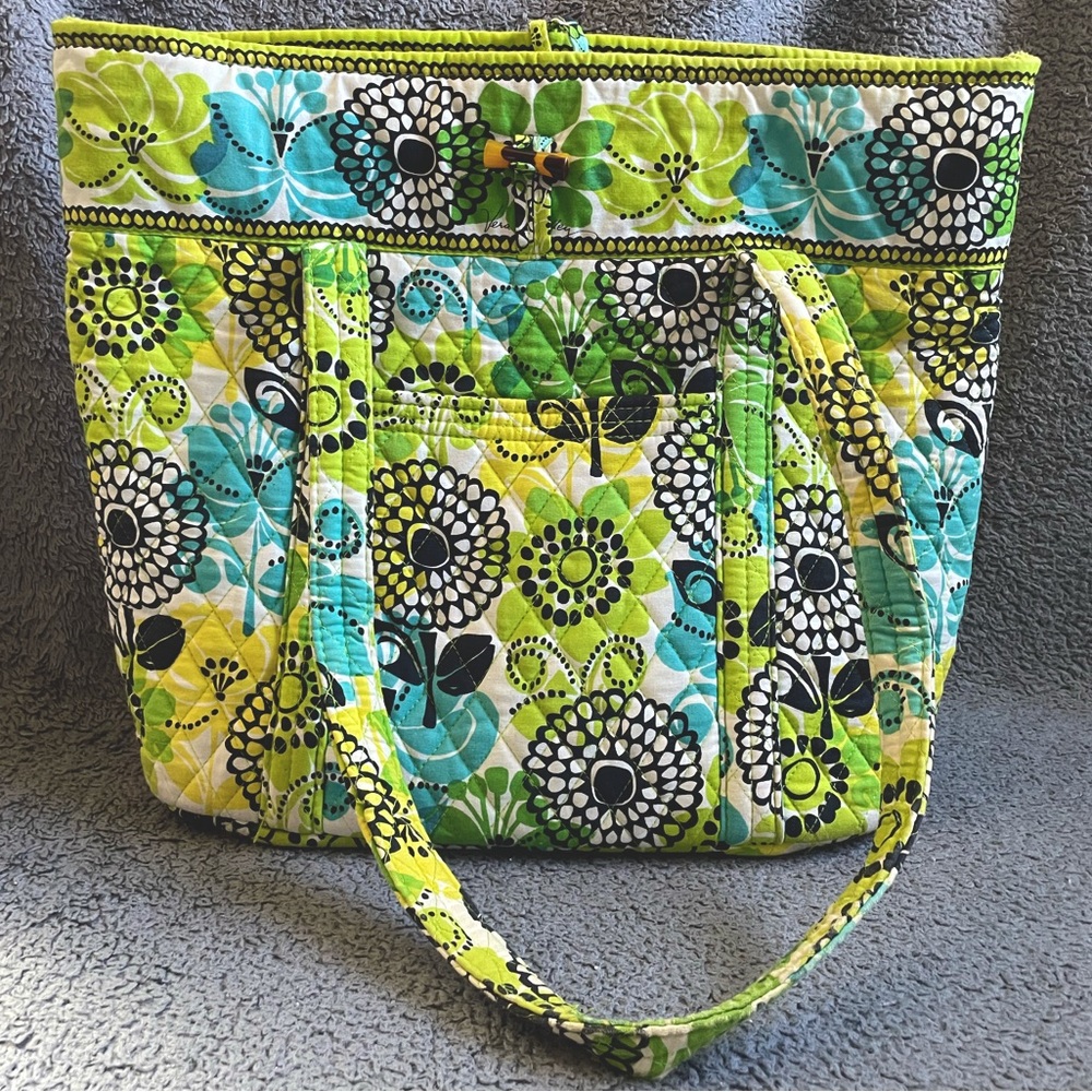 Vera Bradley Classic Tote - RETIRED Limes Up pattern